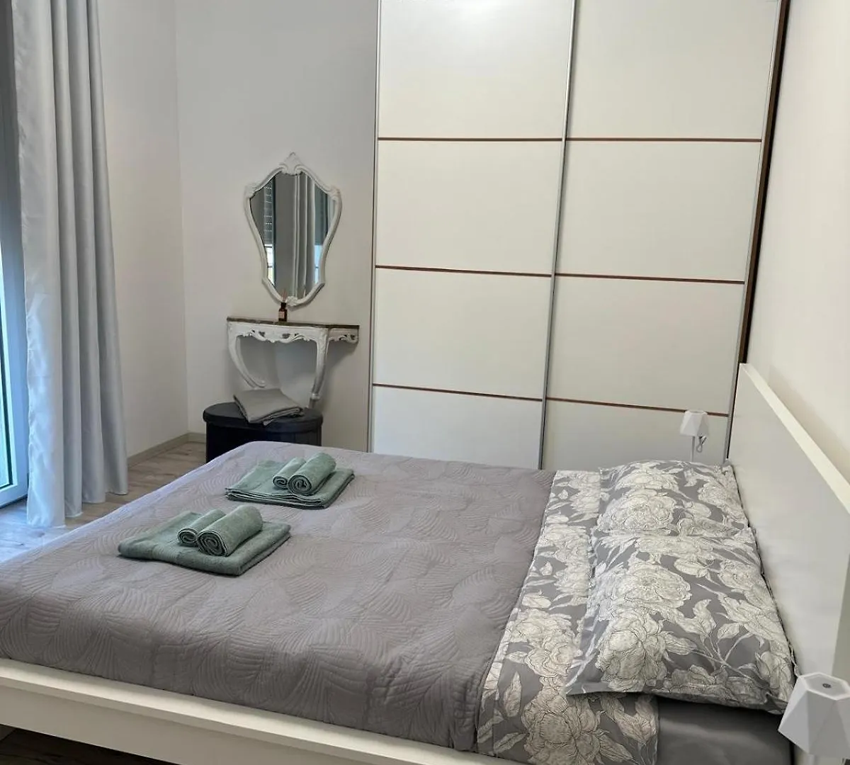 Nantu & Milano Apartment 0*, Milan